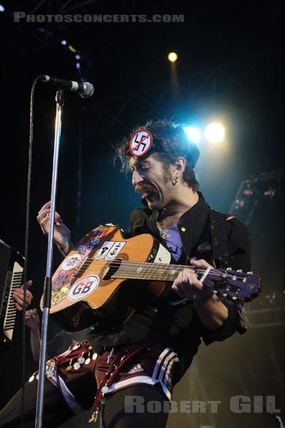 GOGOL BORDELLO - 2006-06-25 - CERGY - Base de Loisirs - Evgeny Aleksandrovitch Nikolaev Simonov